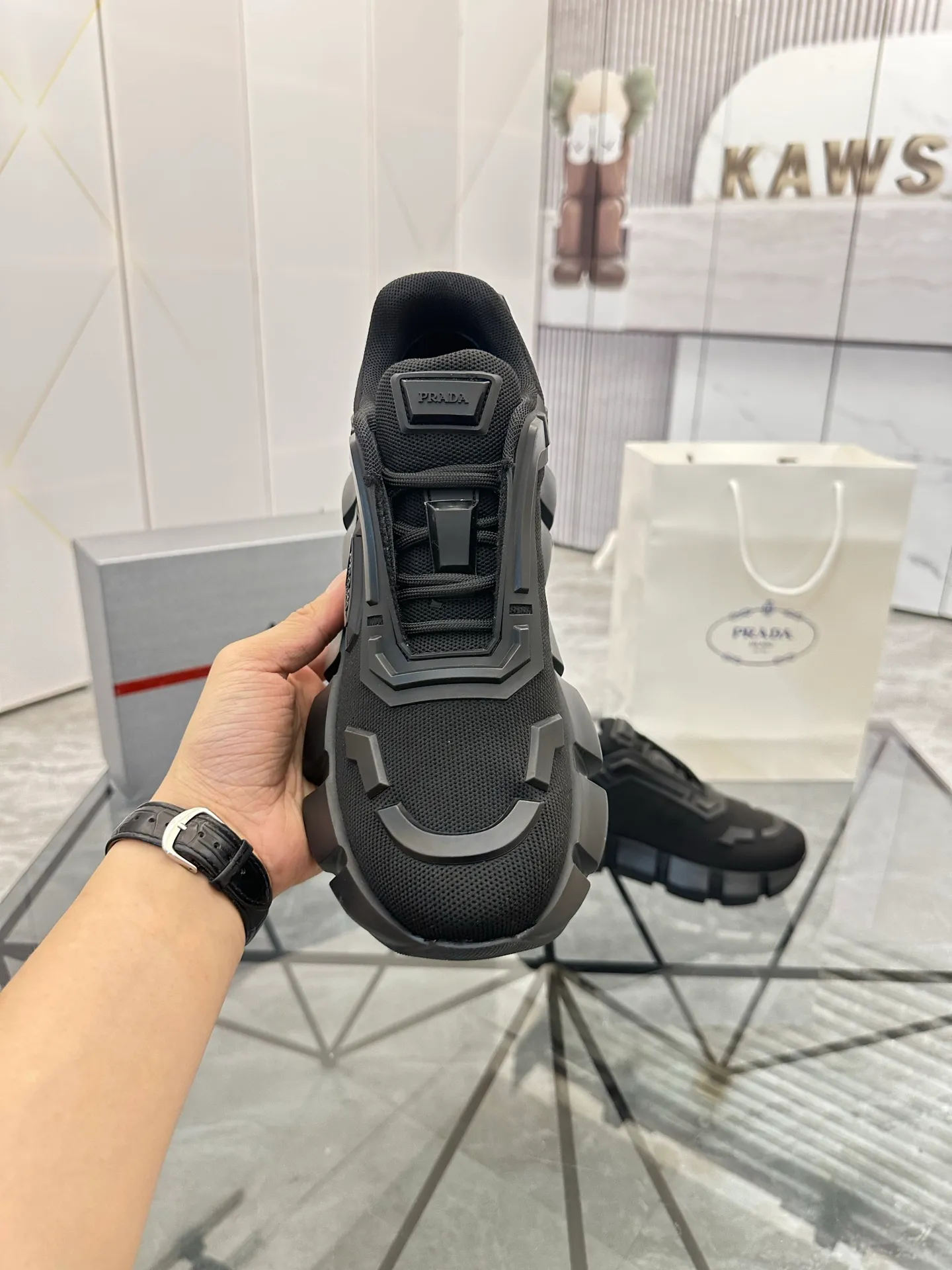 Men's shoes for sale 💰: 💰P580¥ High-end top quality Product trademark: Prada *"Prada*" low-top casual shoes Regular size: 38-45 (can be customized to 46) Product materials: imported breathable fly weave upper, professional glue-making process, breathable lining, cowhide foot pads, original ultra-light foam outsole. No.: 001